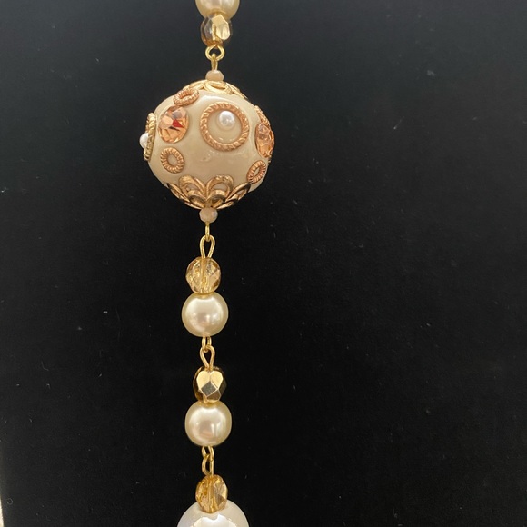 J: Pearl Necklace - Picture 8 of 10